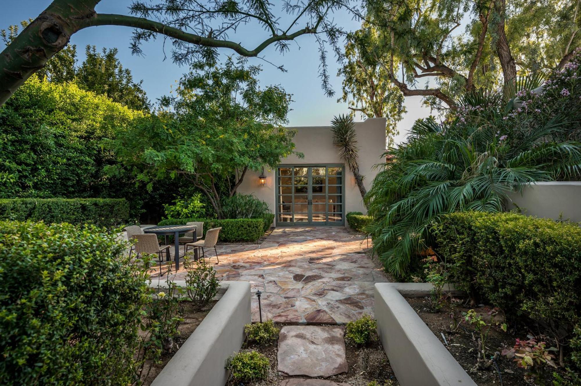 Hacienda Gardens Escape The City-life With A Private Oasis Holiday home