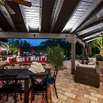 Hacienda Gardens Escape The City-Life With A Private Oasis