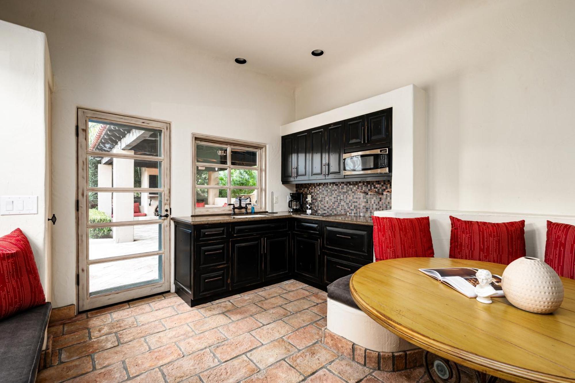 Holiday home Hacienda Gardens Escape The City-life With A Private Oasis *